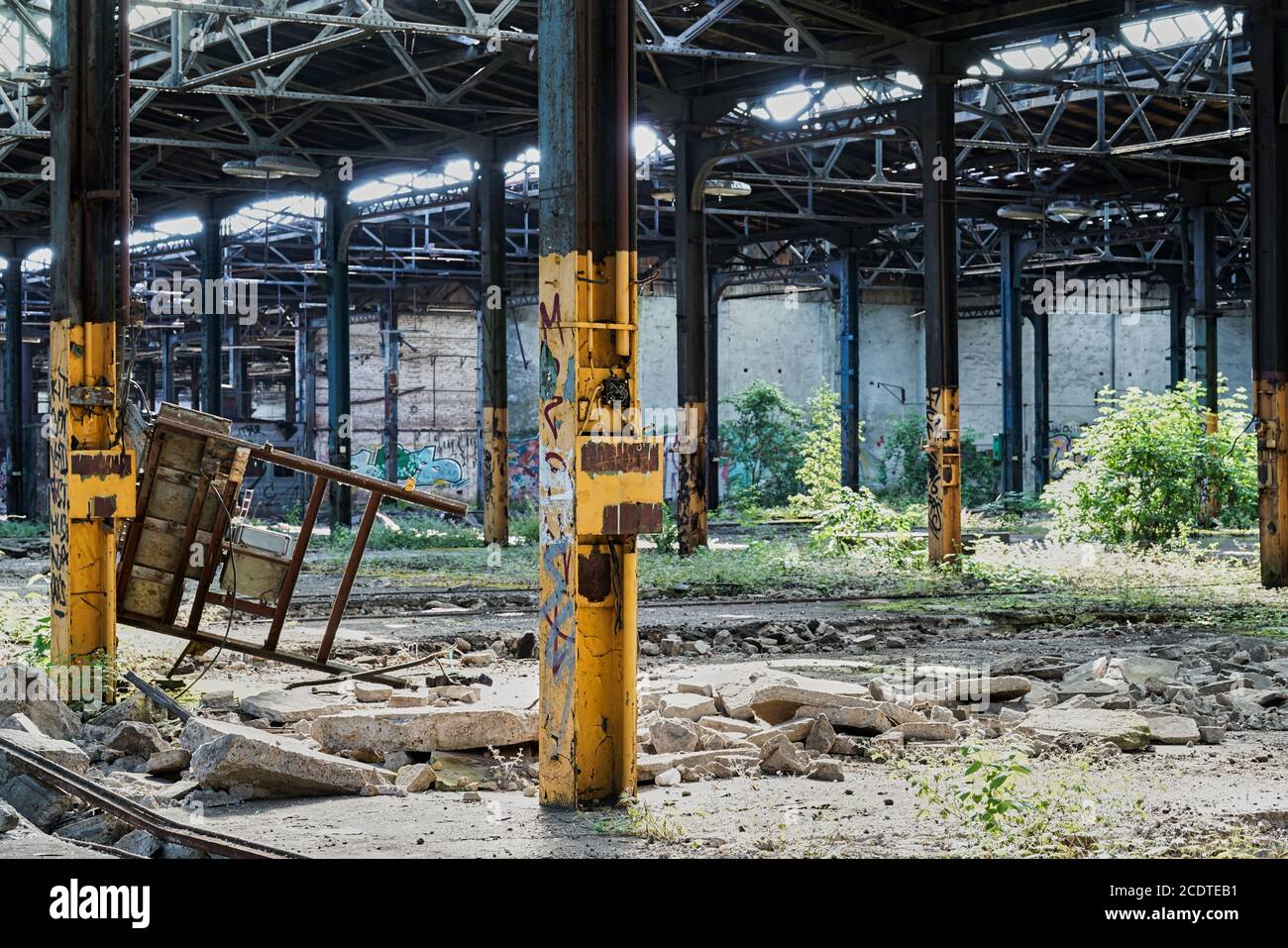 Stabilimento fatiscente in una fabbrica abbandonata a Magdeburgo in Germania Foto Stock