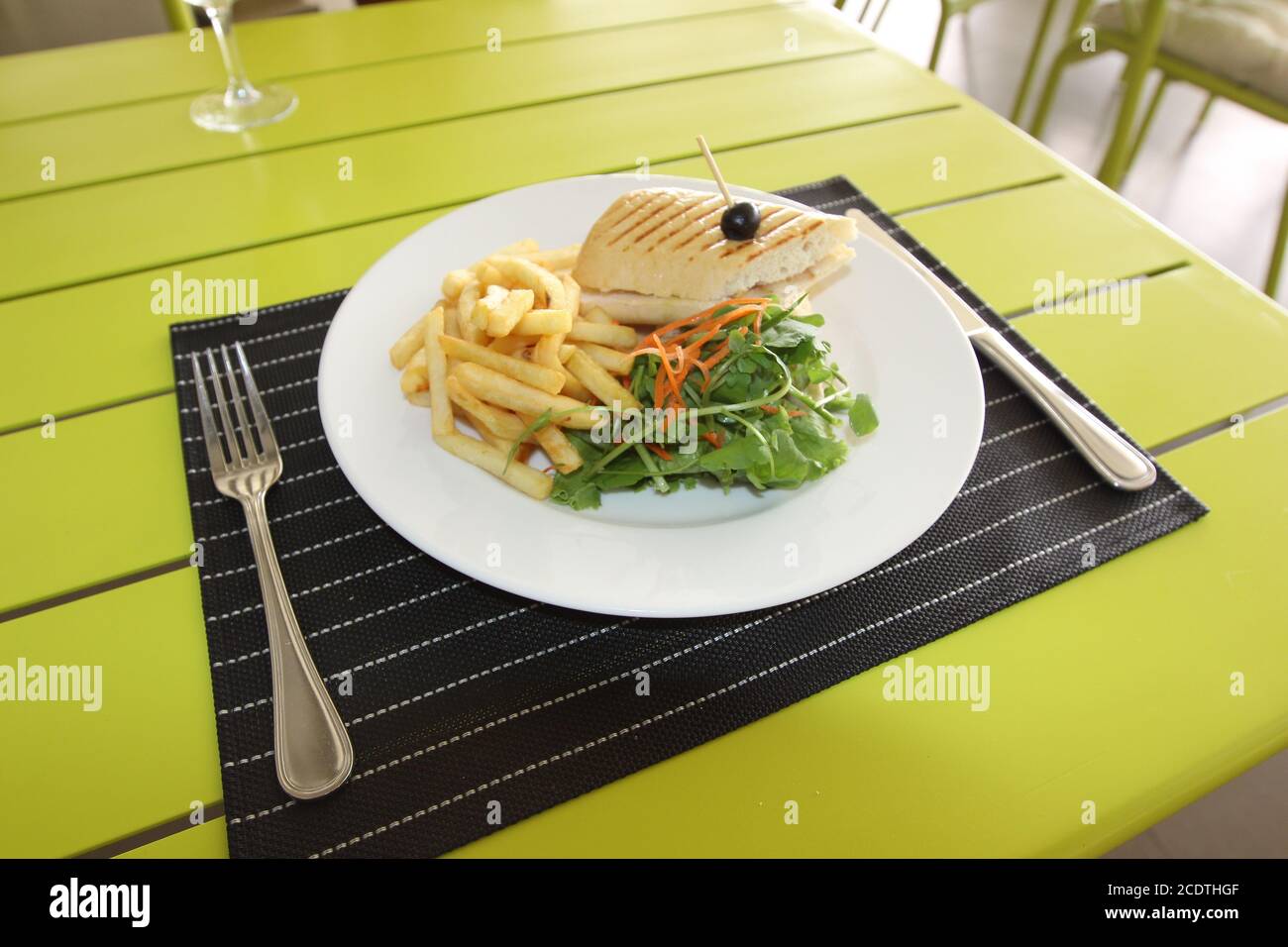 Il menu del ristorante. I piatti che danno a ristoranti. Le insalate, secondo corsi, pizza e altri Foto Stock
