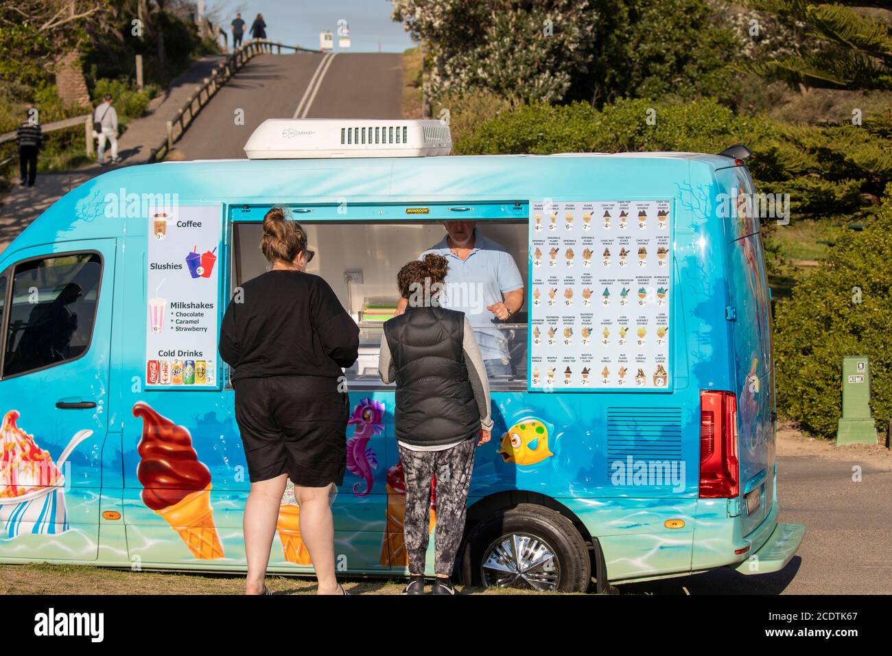Gelateria a Sydney Australia e due Signore che ordinano Un cono gelato, Australia Foto Stock