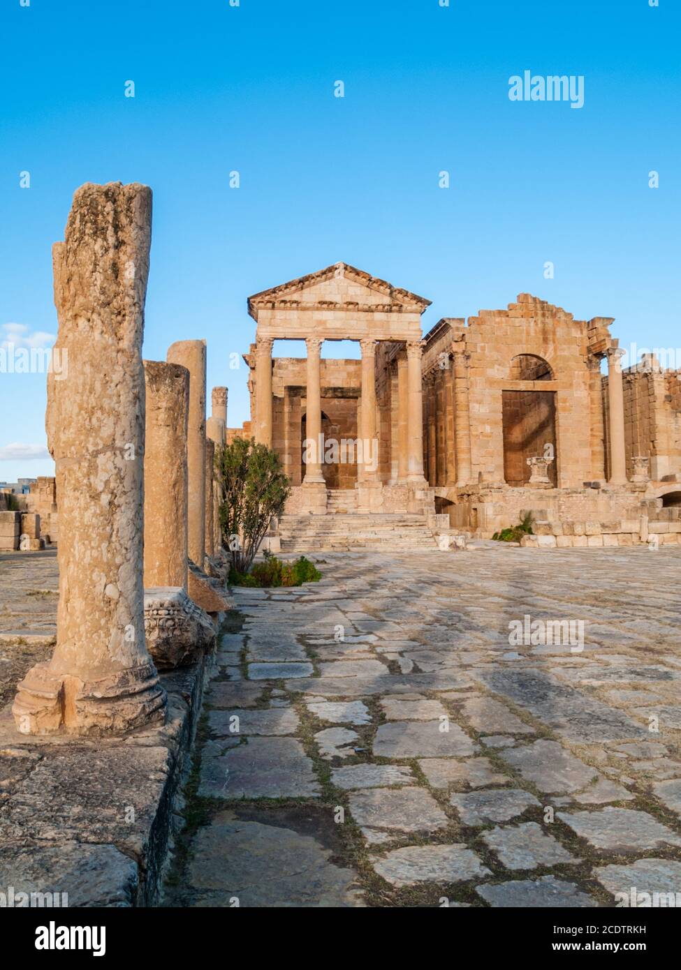 Il sito archeologico di Sbeitla si trova a Sbeitla in Tunisia, in quella che era la città romana di Sufetula e conserva la re Foto Stock