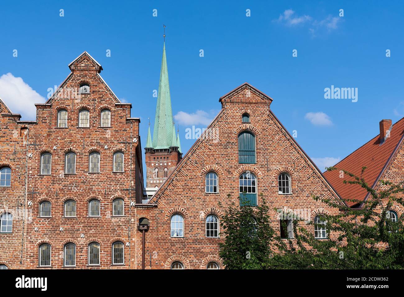 Magazzini di sale e San Pietro, Lübeck, Germania Foto Stock