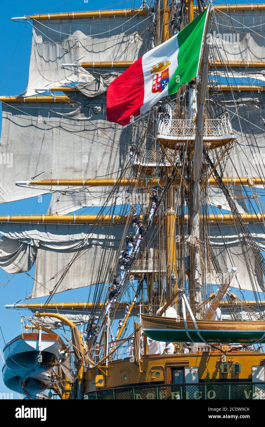 Bandiera della marina italiana immagini e fotografie stock ad alta  risoluzione - Alamy