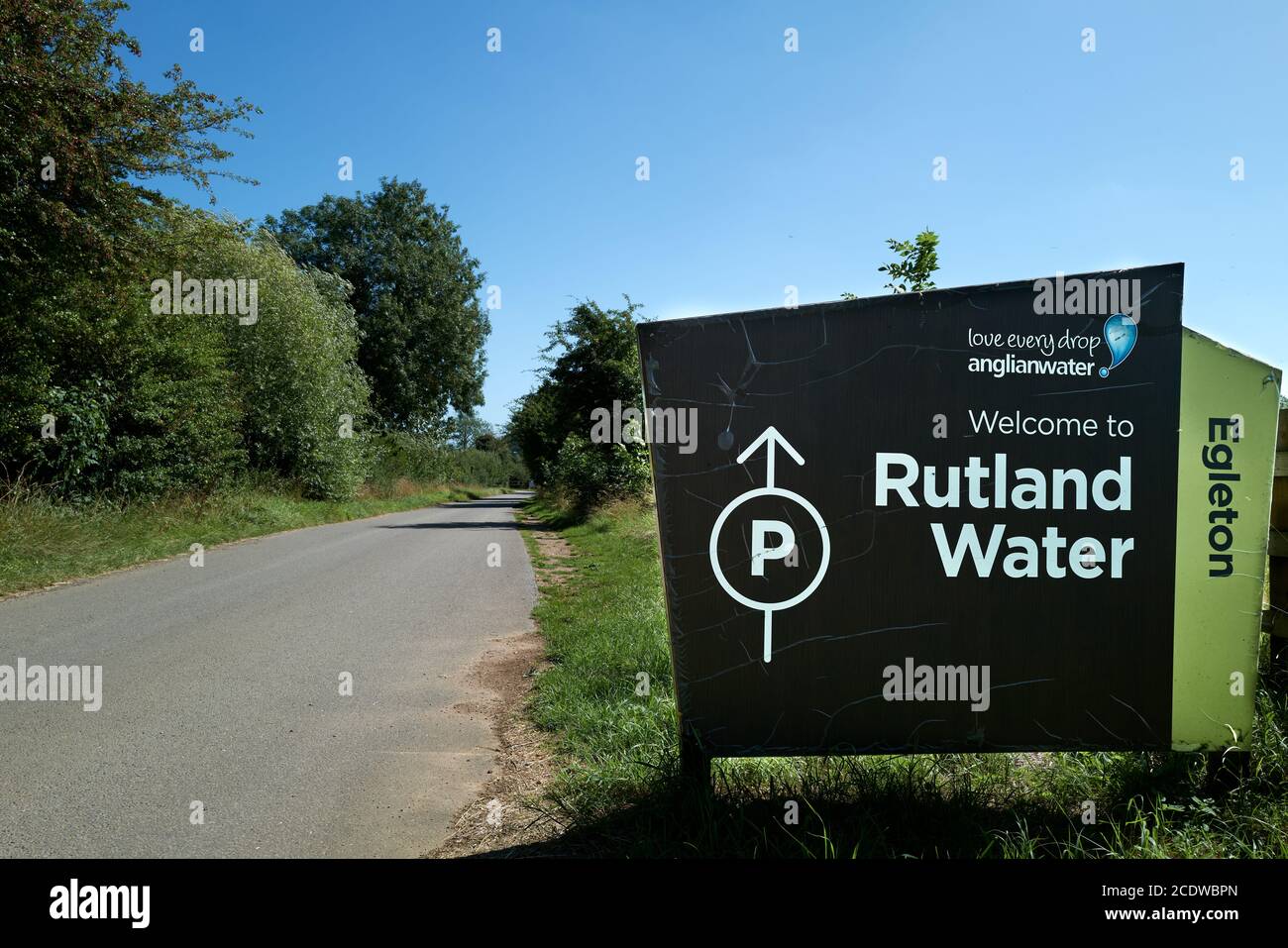 Segno fuori del villaggio di Egleton dando la direzione a Rutland Acqua Foto Stock