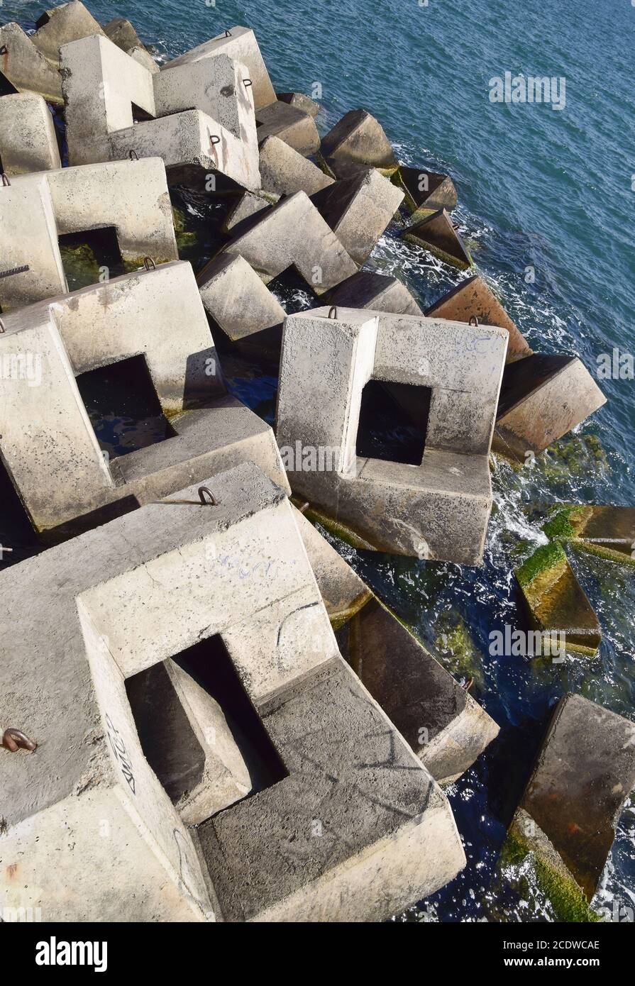 Struttura di frangionde della pietra rettangolare figure. Foto Stock