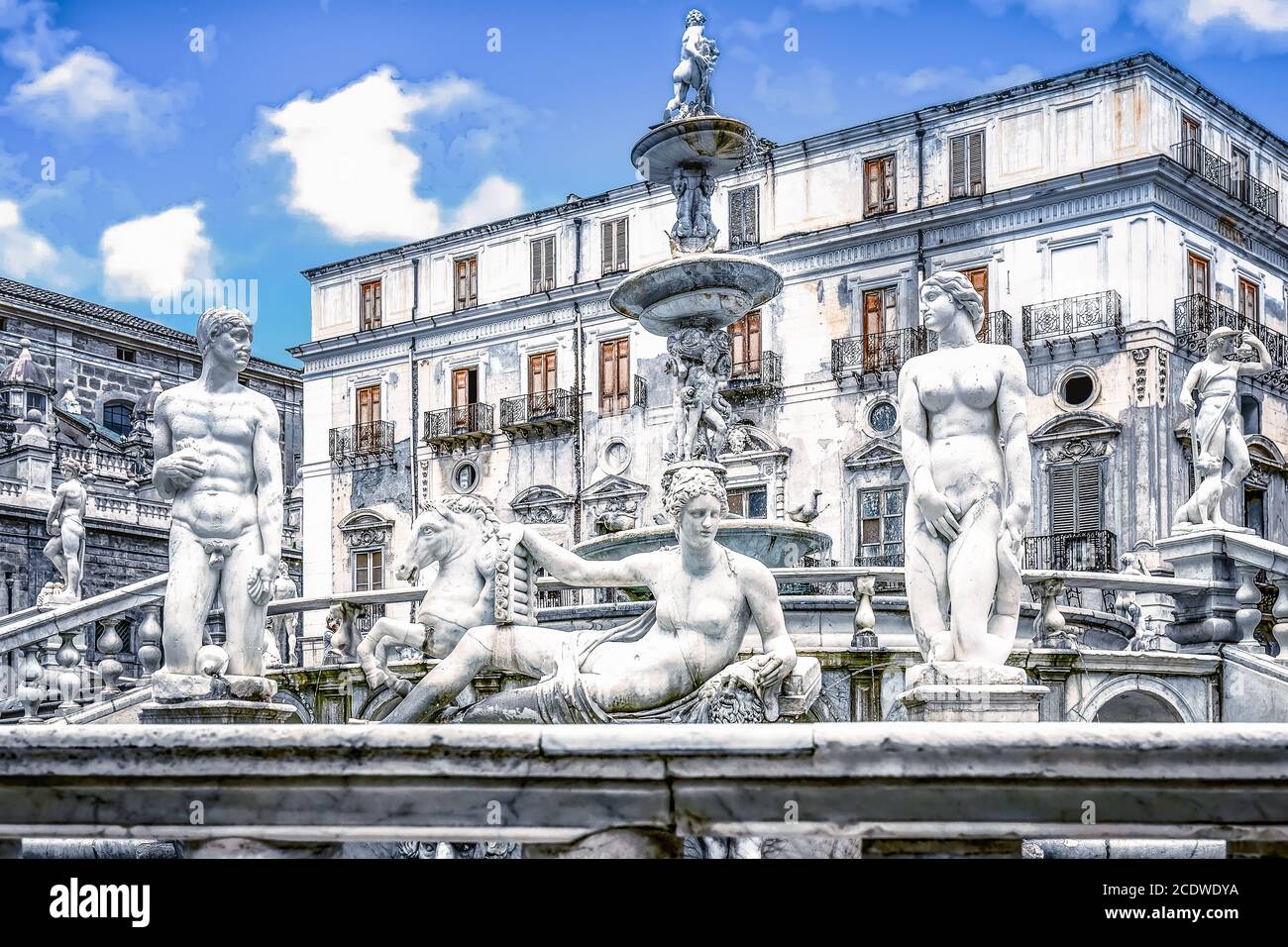 Fontana Pretoria sulla piazza di Piazza Pretoria in Sicilia Città portuale di Palermo Foto Stock