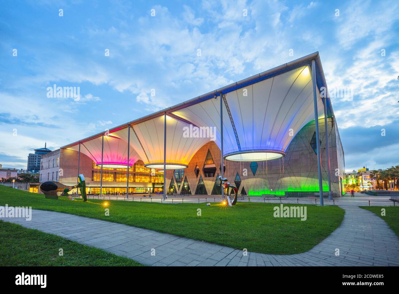 27 luglio 2019: Il centro culturale e artistico di Dadong si trova a Fengshan, Kaohsiung, Taiwan. È stato inaugurato nel 2012 e vanta sale multifunzionali, Foto Stock