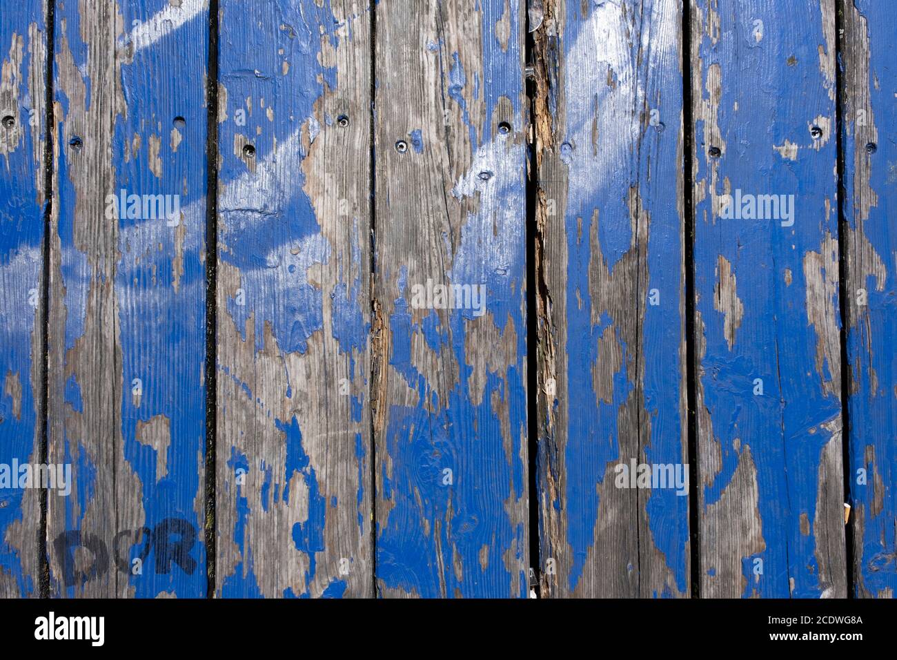 Vecchio di legno dipinto di blu sfondo rustico, vernice scrostata Foto Stock