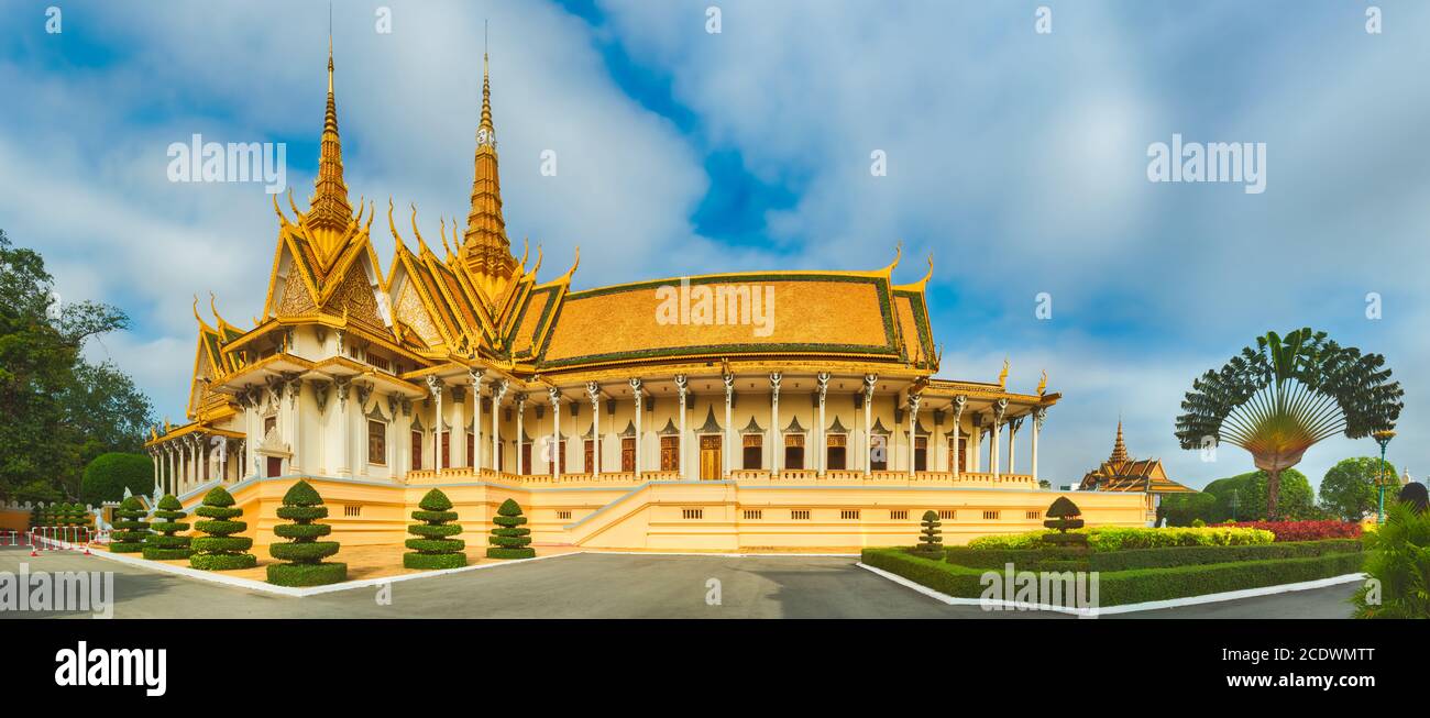 La sala del trono all'interno del Palazzo reale di Phnom Penh, Cambogia. Panorama Foto Stock