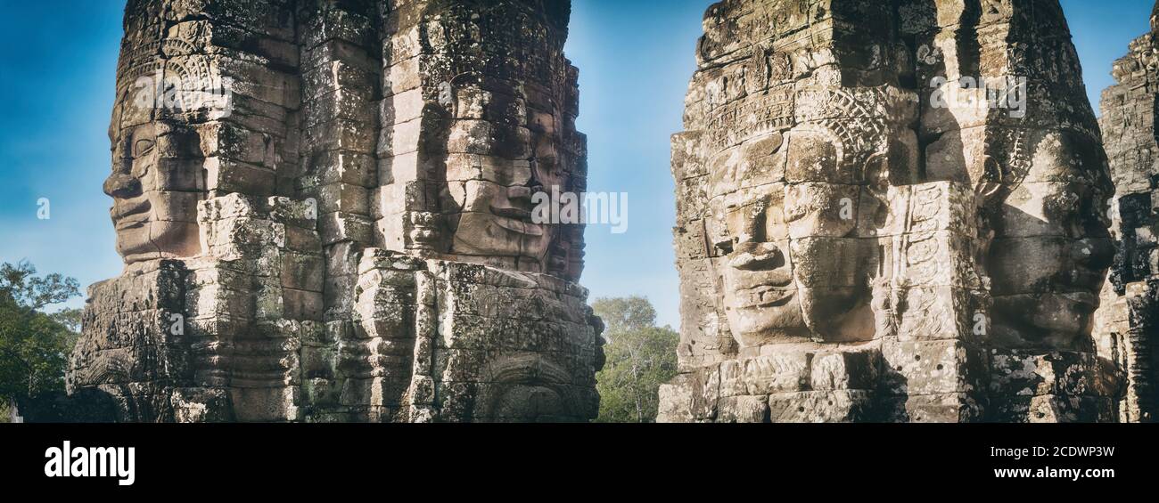 Buddha si affaccia nel tempio di Bayon ad Angkor Thom. Siem Reap. Cambogia. Panorarma Foto Stock