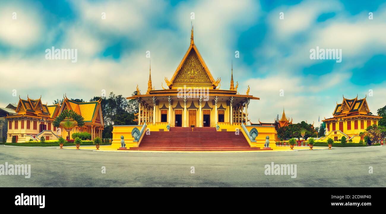 La sala del trono all'interno del Palazzo reale di Phnom Penh, Cambogia. Panorama Foto Stock