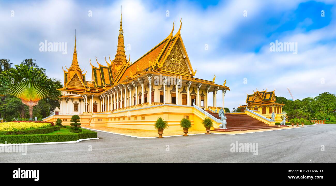 La sala del trono all'interno del Palazzo reale di Phnom Penh, Cambogia. Panorama Foto Stock
