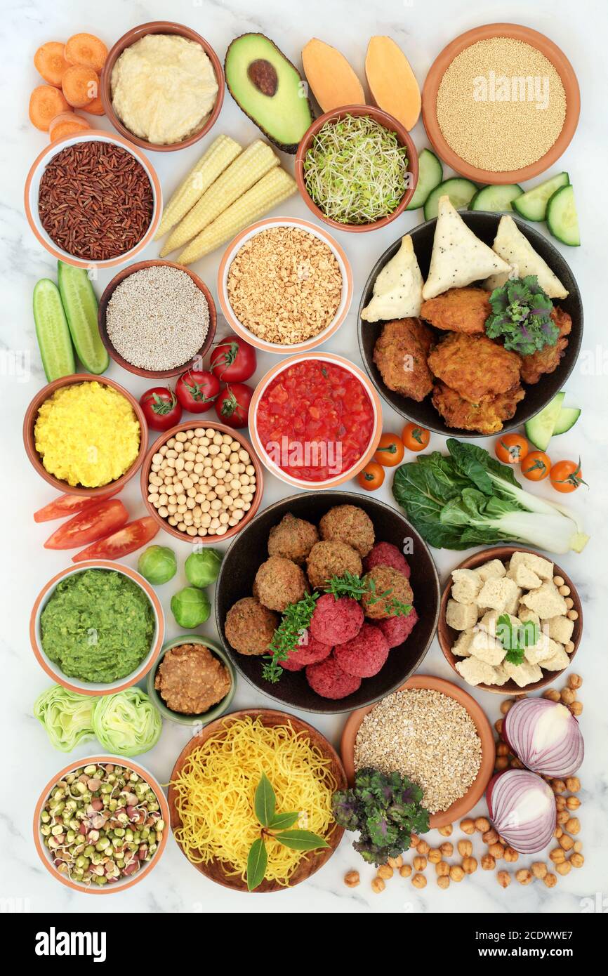 Vegan super cibo per un pianeta sano con alimenti ad alto contenuto di antiossidanti, proteine, omega 3, fibra dietetica, antocianine, smart carbs, vitamine e minerali Foto Stock