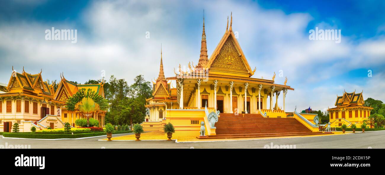 La sala del trono all'interno del Palazzo reale di Phnom Penh, Cambogia. Panorama Foto Stock