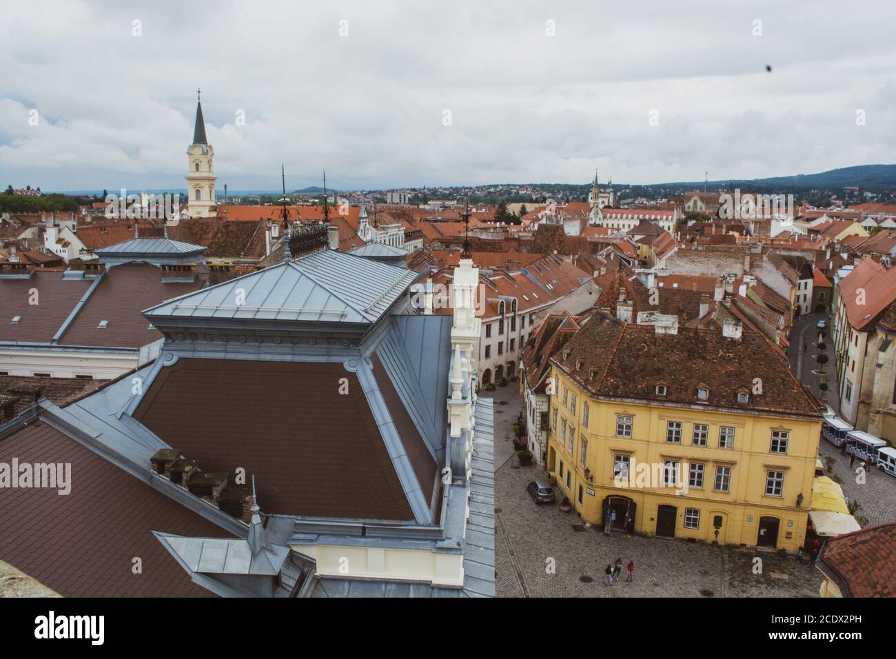 Vista sui vecchi tetti di Sopron Foto Stock