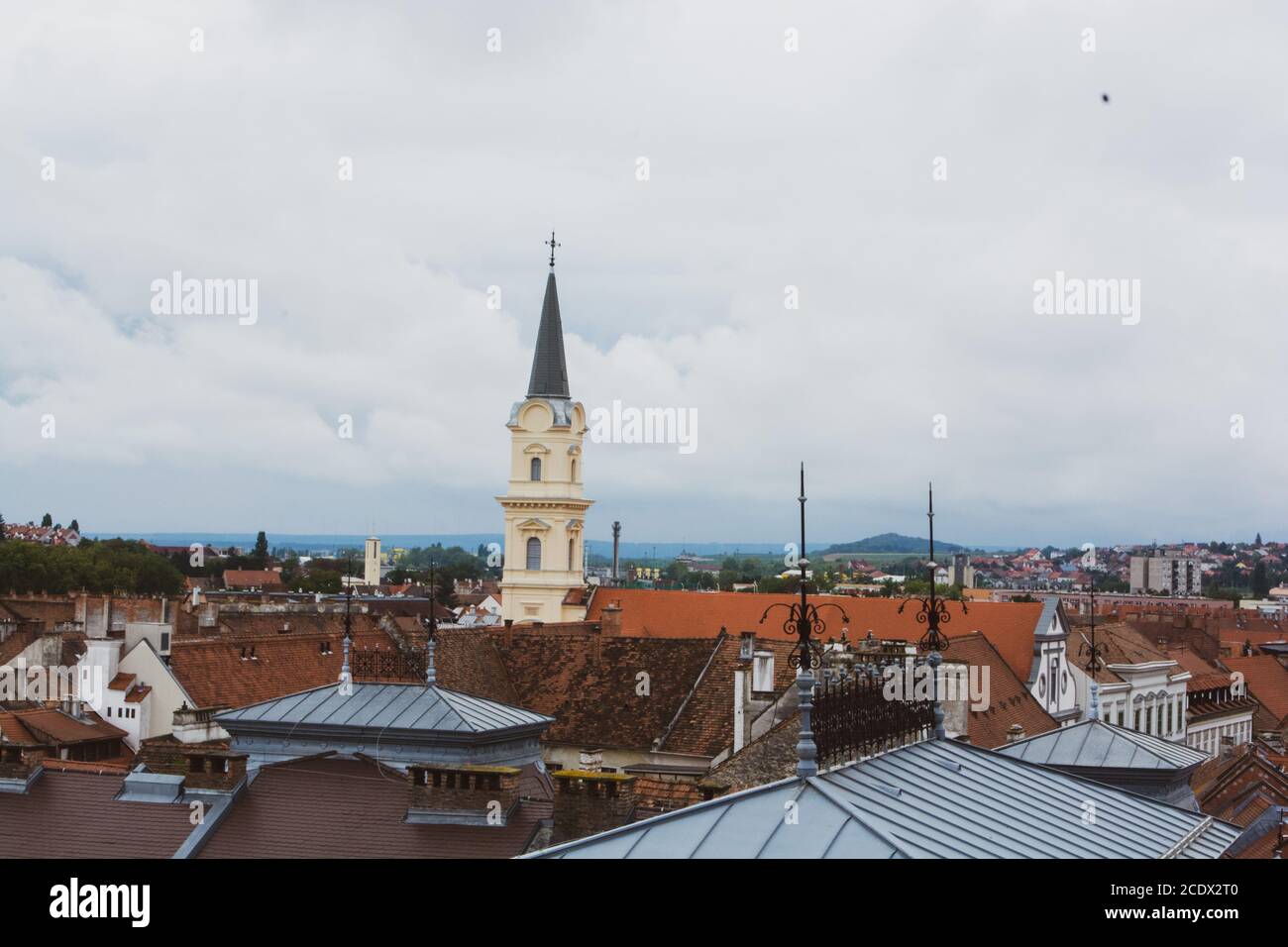 Vista sui vecchi tetti di Sopron Foto Stock