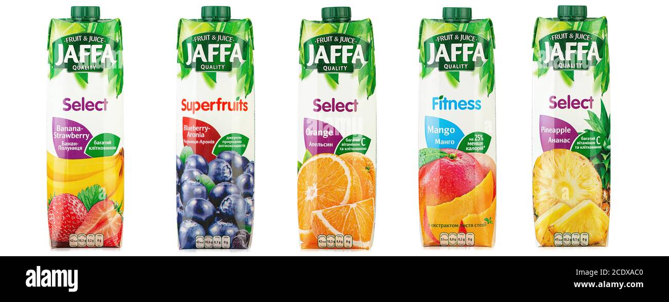 Ucraina, Kiev - Giugno 14. 2020: Jaffa Set di succhi di frutta confezionati su sfondo bianco. Confezionamento isolato per catalogo. Il file contiene il percorso di ritaglio. Foto Stock