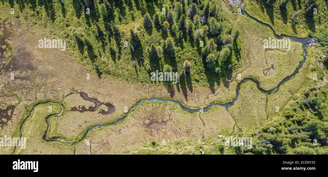 Vista aerea della Valle del Sole (Valle del Sole) dal lago di Malghette in estate, Trentino Alto Adige, Italia settentrionale, Europa. Splendida vista aerea Foto Stock