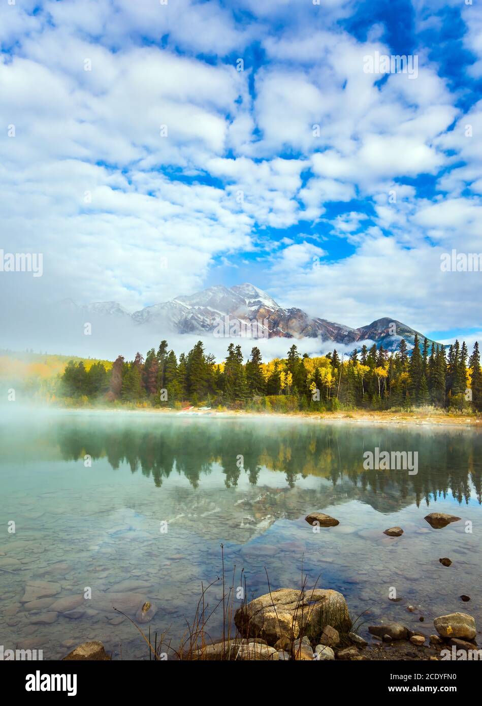 Il picco della montagna della Piramide Foto Stock