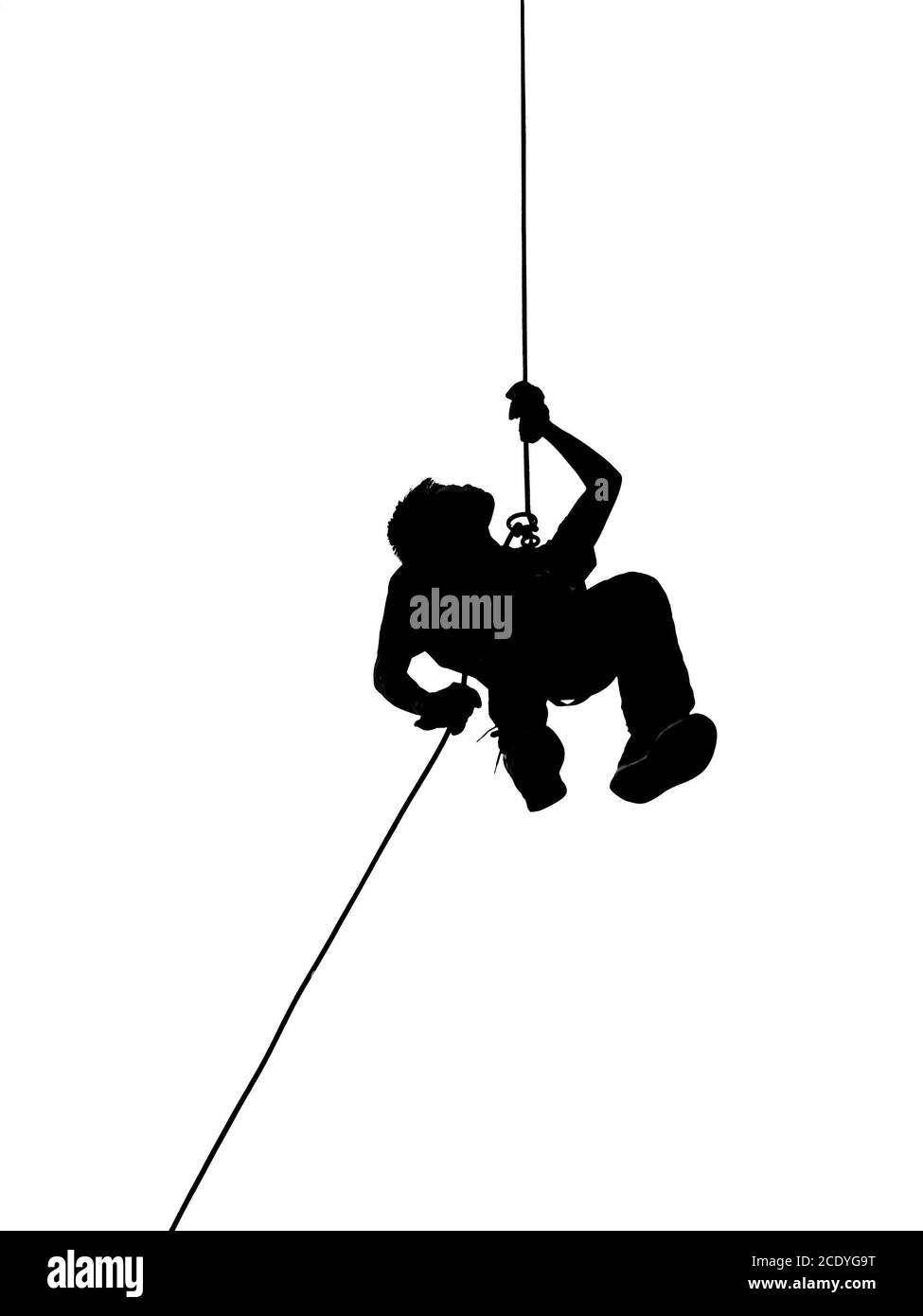 Un maschio di scalatore rappels verso il basso su una fune Foto Stock