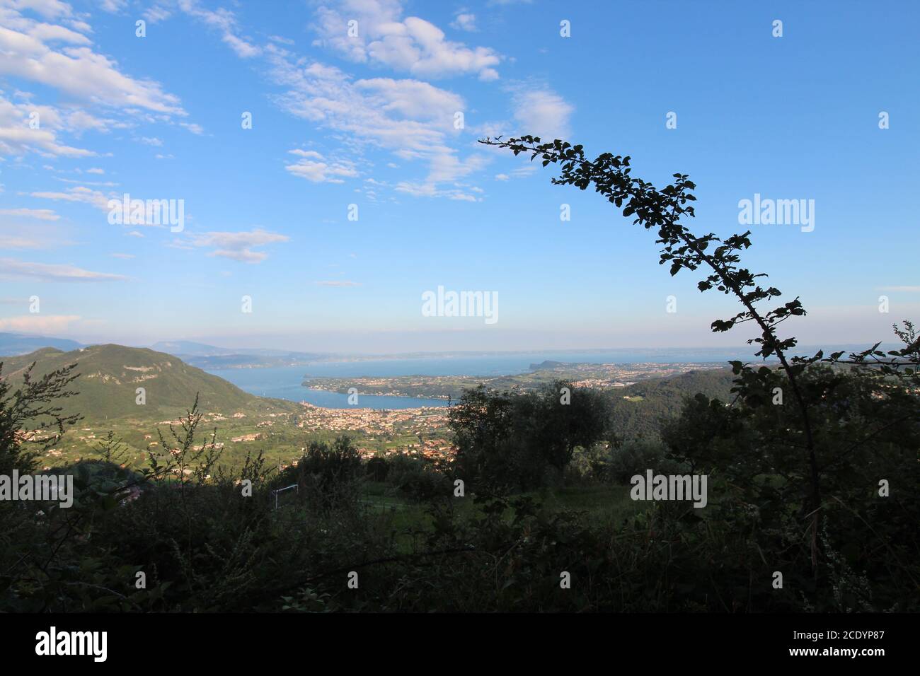 Bellissima vista sul Lago di Garda, Lombardia, Italia Foto Stock