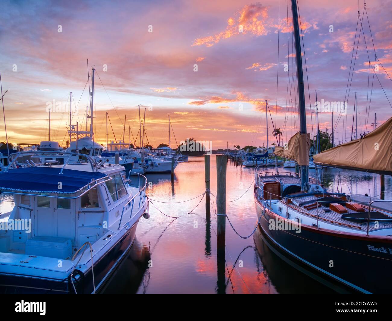 Tramonto sul porticciolo sul Gulf Intercoastal Waterway a Venezia, Florida Sulla costa del Golfo della Florida negli Stati Uniti Foto Stock