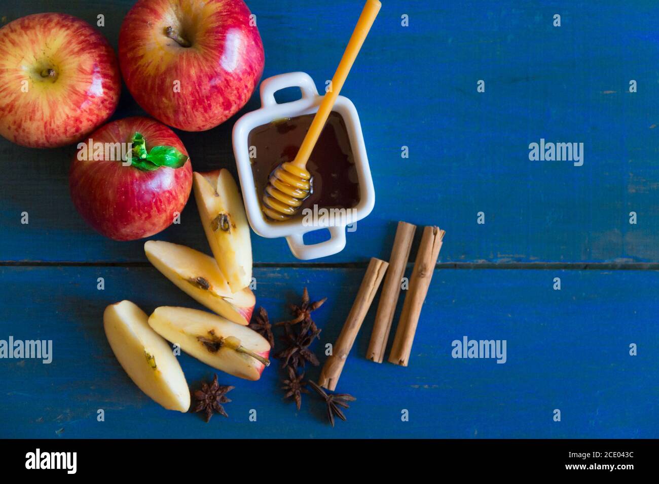 Mele e miele simbolo di Rosh Hashanah, anno nuovo ebraico Foto Stock