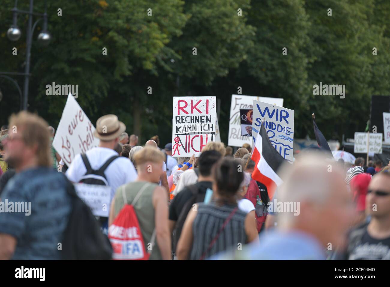 Berlino, Germania. 29 Agosto 2020. Berlino, Germania 29 agosto 2020: Anti-Corona-Demo - Berlino - 29 agosto 2020 Berlino, dimostrazione per Corona, Lateral Thinking 711, | Usage worldwide Credit: dpa/Alamy Live News Foto Stock