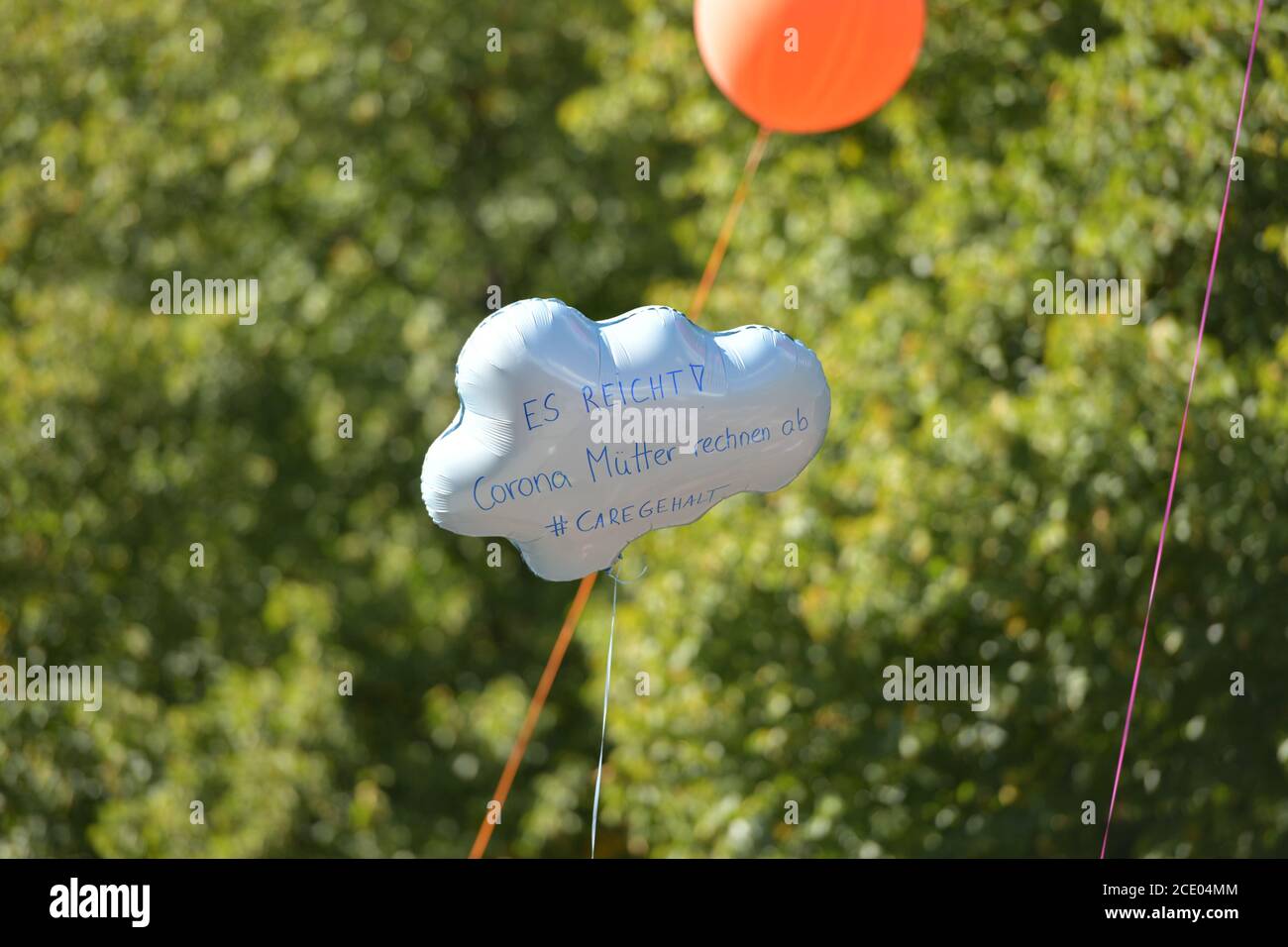 Berlino, Germania. 29 Agosto 2020. Berlino, Germania 29 agosto 2020: Anti-Corona-Demo - Berlino - 29 agosto 2020 Berlino, dimostrazione per Corona, Lateral Thinking 711, | Usage worldwide Credit: dpa/Alamy Live News Foto Stock