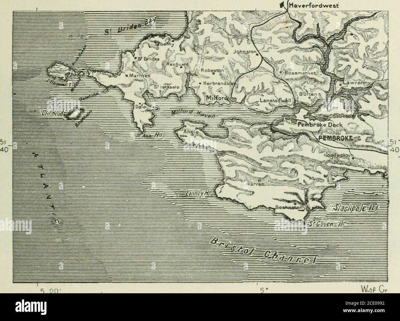 . La terra e i suoi abitanti .. . ed avanti nei dintorni. Più a sud, sulla costa, si trovano Aheraeron, un luogo d'irrigazione preferito; Neto Quay, con un piccolo porto e cave; e Aherporth, un luogo di pesca primitivo e di balneazione.Cardigan, vicino alla foce del Teifi, da dove esporta i prodotti del suo PEMBEOKESHIEE. 67 pesca, ha solo un piccolo porto, che le navi più grandi possono entrare solo con la marea. Percorrendo la splendida valle del Teifi, raggiungeremo Lampeter, una cittadina di mercato chiaro in una bella situazione, e la sede di un collegio della Chiesa d'Inghilterra. A nord di esso si trova Tregaron, t Foto Stock