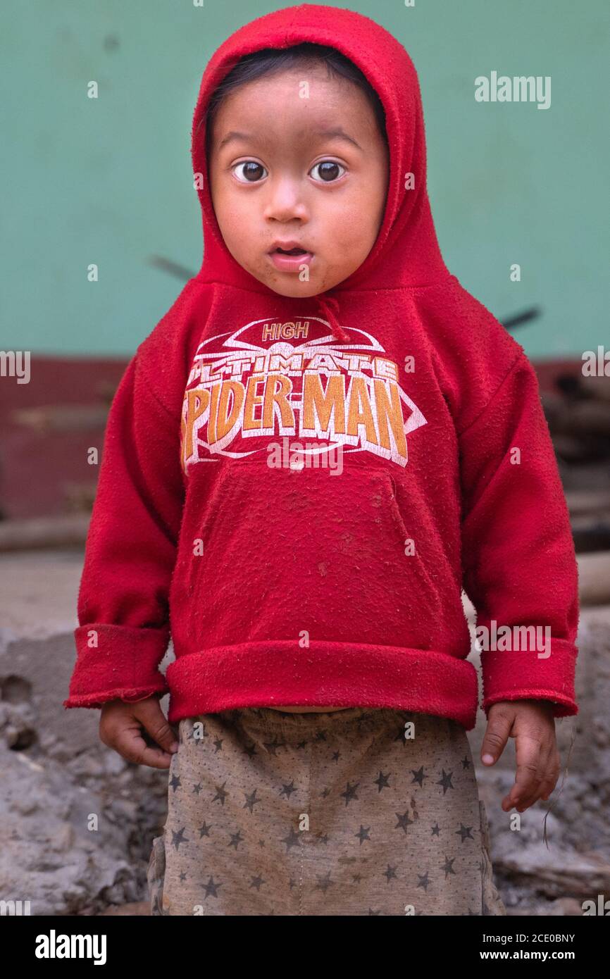 Sipaghat/Nepal-28.07.2019:il piccolo ragazzo del villaggio Foto Stock