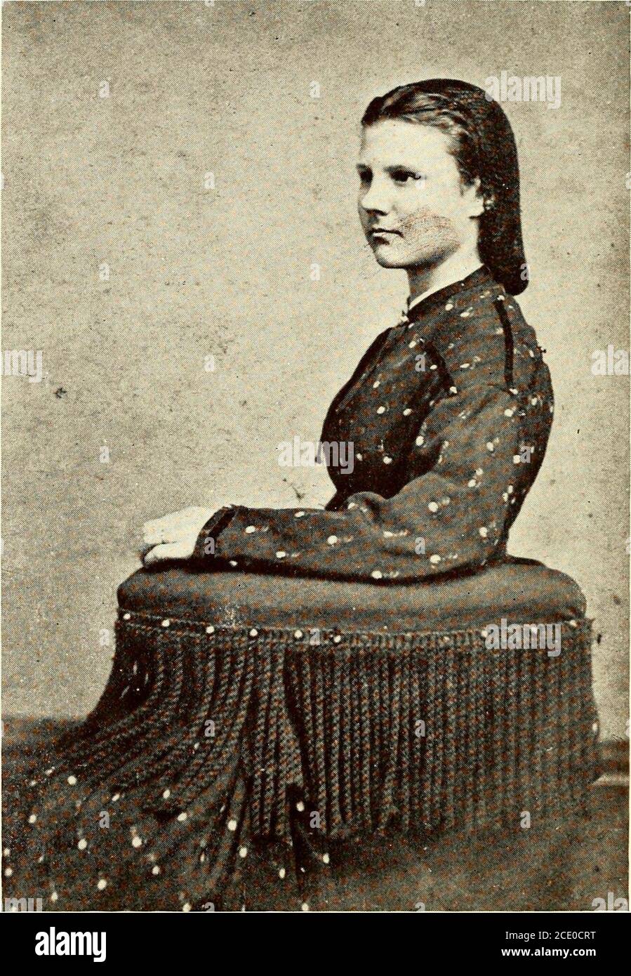 . Famiglia e parentiere di Moulton; Hooks, Hunter, Whitfield, Linn, Tuttle, Henley, Harris, Summerlin, Ware, Glover, Smith, Williams, Upmann e altri. Ricordi all'anno 1857 . La signora Julia Anne Hunter MoltonLizzie Whitfield Moulton. Sallie Collier Moulton UN RECORD - E REMINISCENZE 19 LA FAMIGLIA HUNTER i caroliniani del nord che hanno fatto la loro nuova abitazione Alabama ISAAC e Priscilla Hunter erano i genitori di JohnHunter. John Hunter è nato in North Carolina No-vember 20, 1777, è morto in Greene County, Alabama, febbraio-Ruary 28, 1839. Elizabeth Whitfield Hunter, sua moglie, è nata nel North Carolina nel novembre 20 Foto Stock