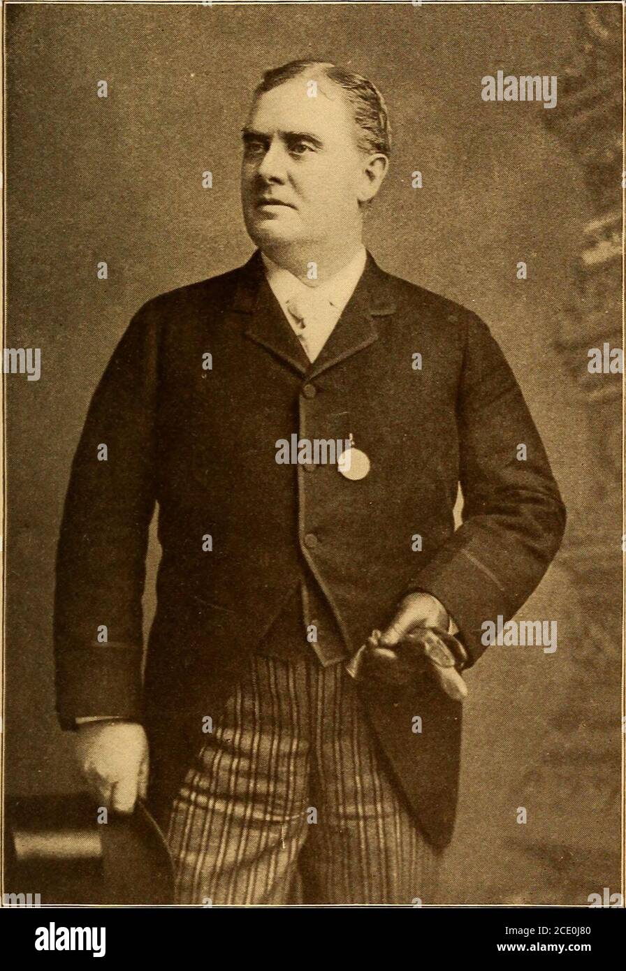 . La vita e l'arte di Edwin Booth e dei suoi contemporanei. Sangue ; ma la civiltà conquista, e rimuove il ginocchio, lasciando andare il miscreant. Tutta la scena è resa squisitamente, ed è degna della più alta lodezione. Come Bob tyke, carattere anothereccentric, non strettamente appartenente alla commedia, egli mostra attraverso gli stessi raramente bei tratti di potere limitato. Ma abbiamo paura thatMR. Clarke considera questi personaggi sotto l'isticenza, e stanno cadendo dal suo repertorio; ancora 112 MR. J. S. CLARKE. Sono, come li interpreta, ritratti forti come un Titiandrew. Atlantic Monthl Foto Stock