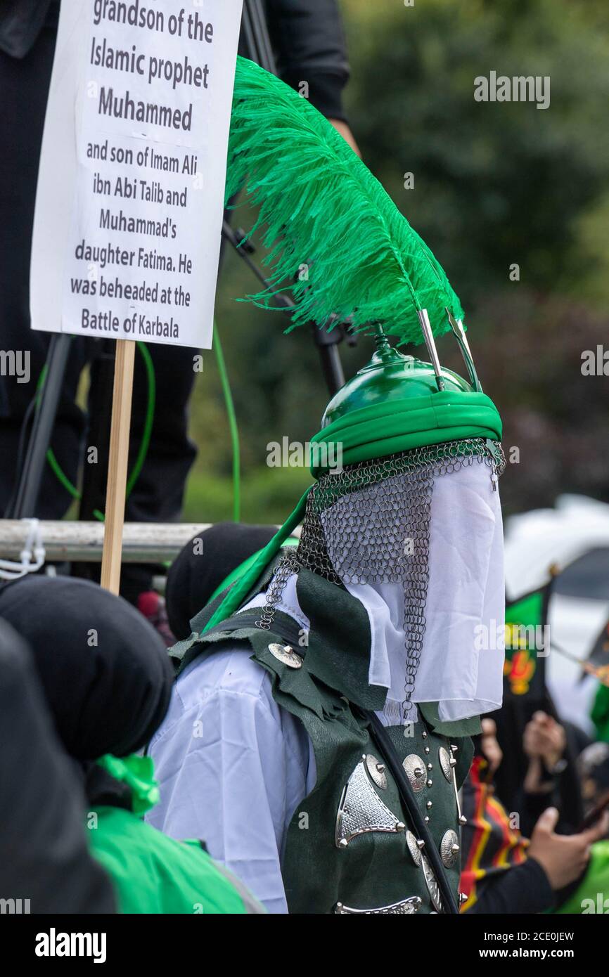 Londra 30 agosto 2020 evento Ashura Day per i musulmani sciiti nel centro di Londra. Per i musulmani sciiti Ashura è un giorno solenne di lutto per il martirio di Hussein nel 680 d.C. a Karbala in Iraq. È caratterizzata da riti lutto e da giochi di passione che rievocano il martirio. L'evento si è svolto a Hyde Park con una marcia a Oxford Street Credit: Ian Davidson/Alamy Live News Foto Stock