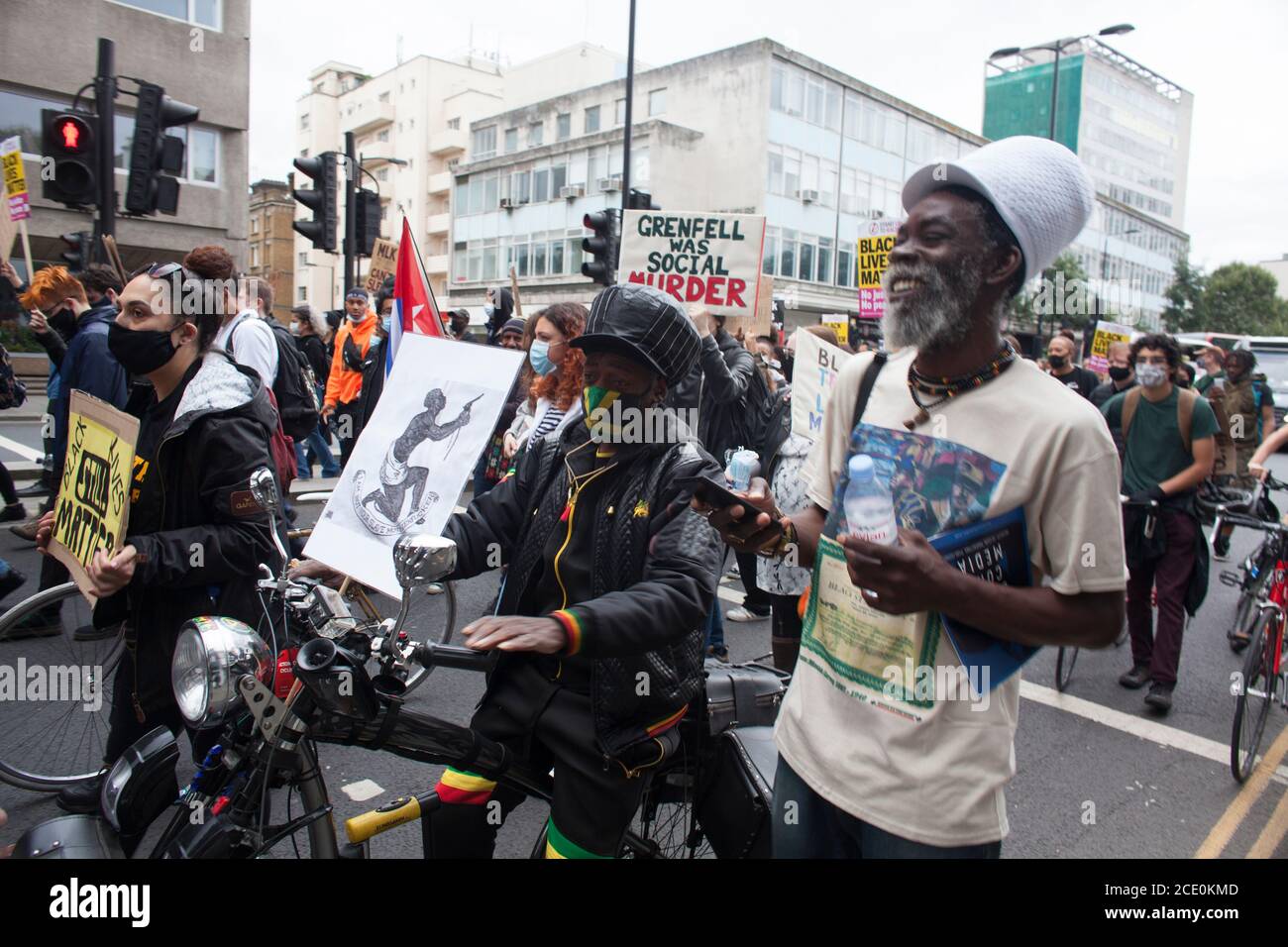 Un evento spontaneo Black Live Matter che ha fermato il traffico a Notting Hill, Londra Foto Stock