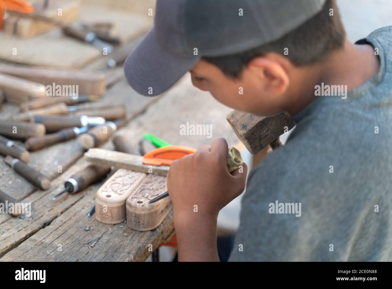 I giovani maestri del legno al lavoro Foto Stock