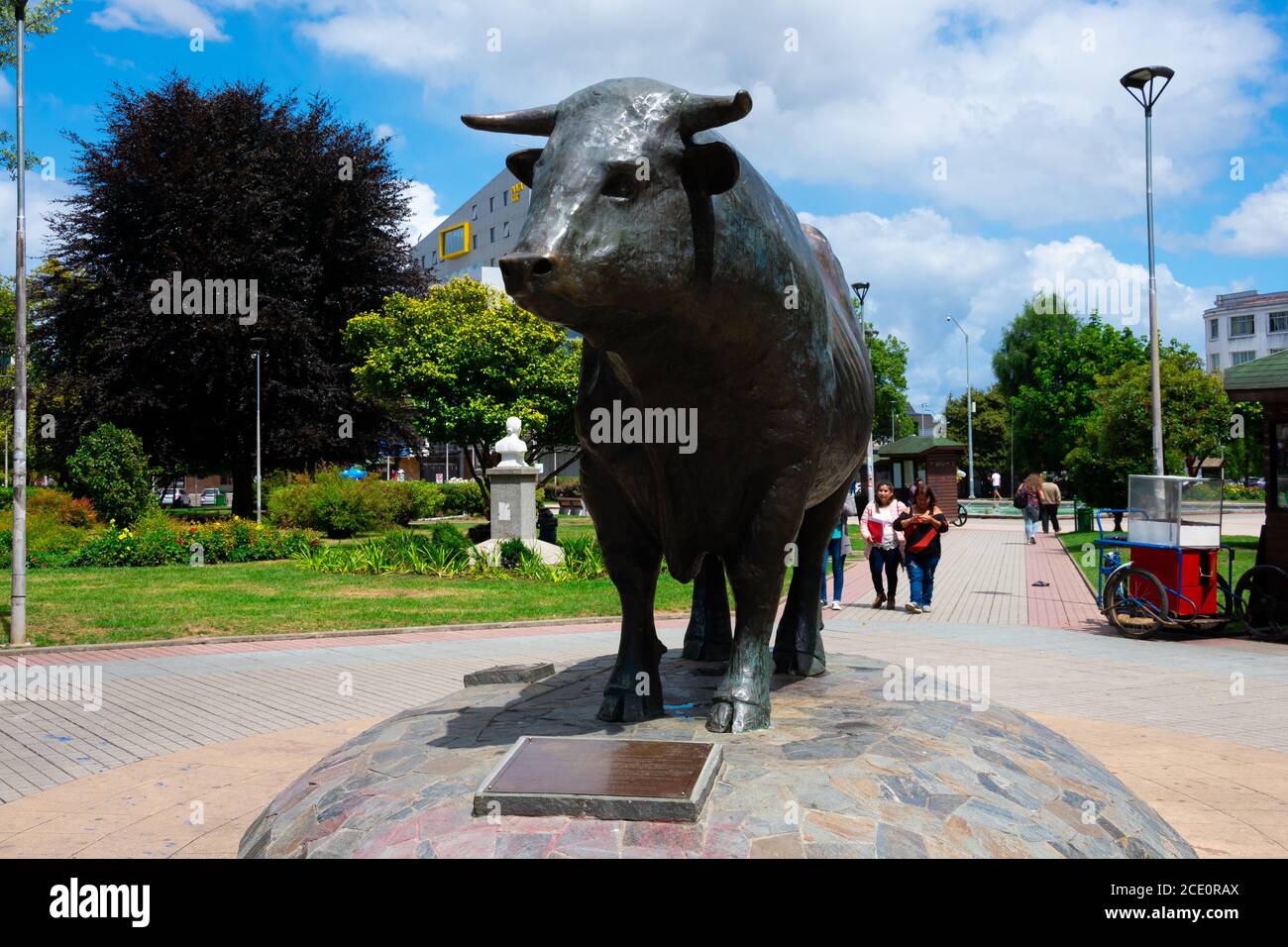 Osorno, Cile. 12 febbraio 2020. Monumento ai tori nella piazza principale (Monumento al Toro) Foto Stock