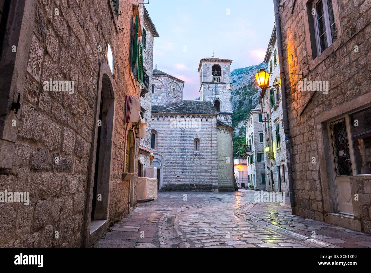 Strada alla Chiesa Foto Stock