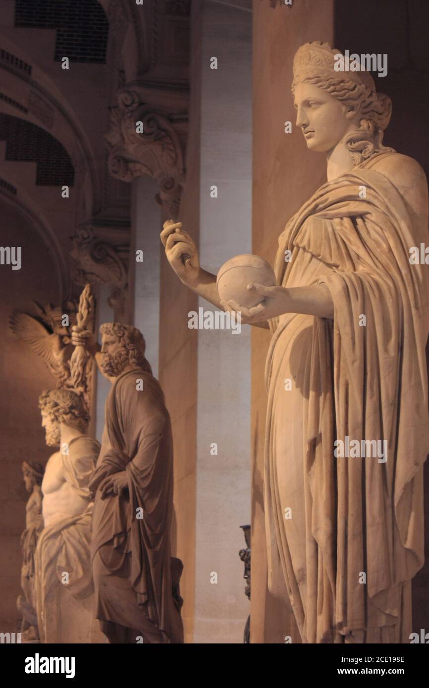 Collezione di antiche statue greche nel Louvre di Parigi Foto stock Alamy