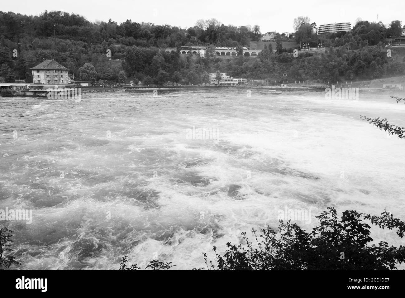 Il paesaggio delle Cascate del Reno, foto in bianco abd nero Foto Stock