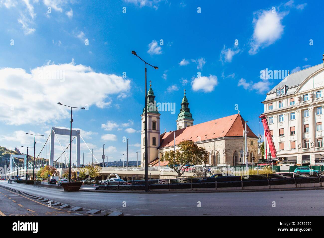 Budapest Città interna Madre Chiesa della Beata Vergine e. Erzsebet si nascose in una giornata di sole a Budapest Foto Stock