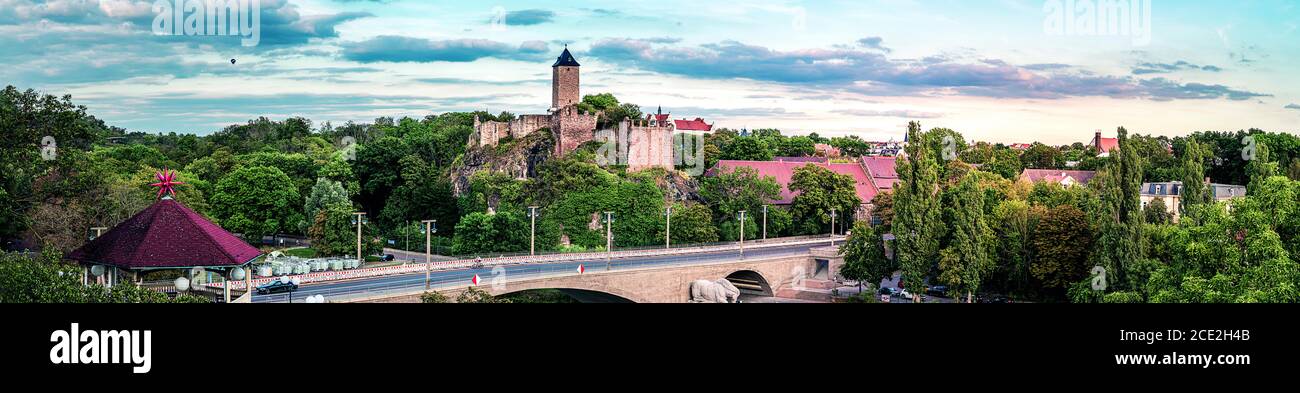 Il castello di Giebichenstein a Halle Saale, nel centro della Germania - Panorama Foto Stock