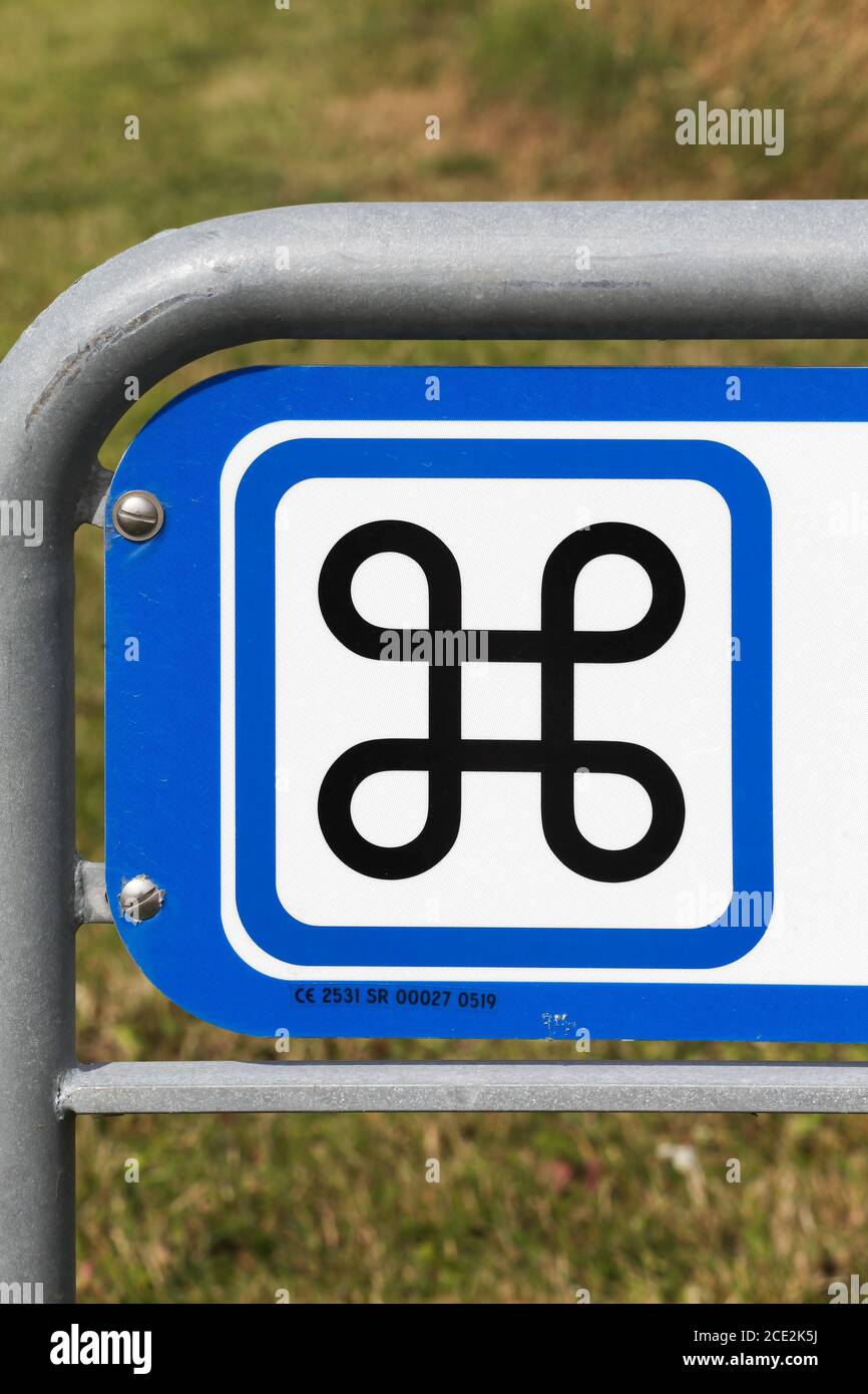Simbolo di una piazza ad anello su un cartello stradale in Danimarca Foto  stock - Alamy