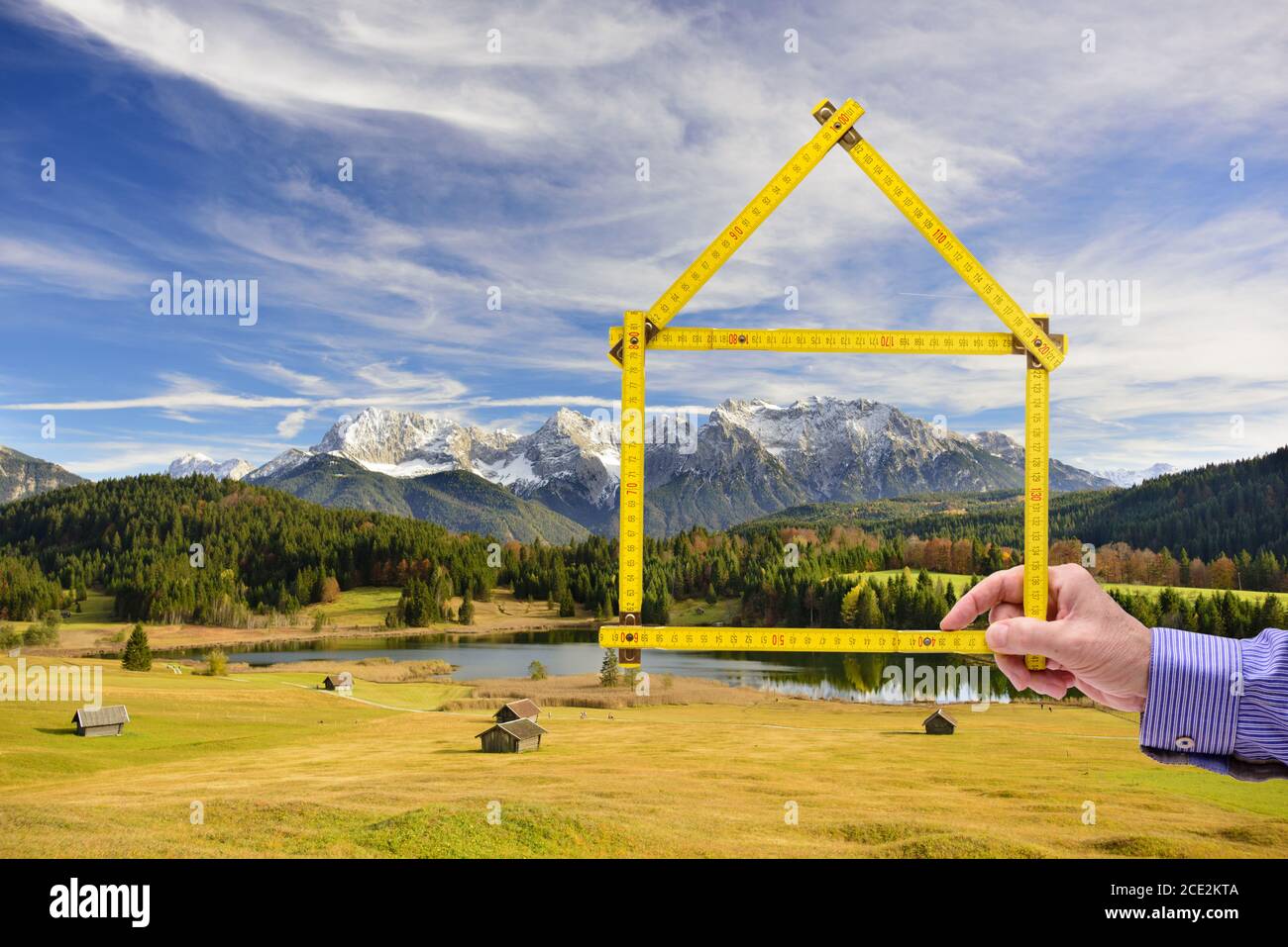 Vivere nel paese in una casa di recente progettazione Foto Stock