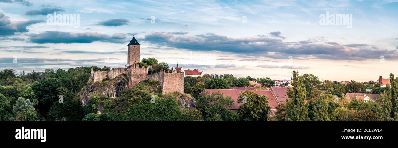 Il castello di Giebichenstein a Halle Saale, nel centro della Germania - Panorama Foto Stock