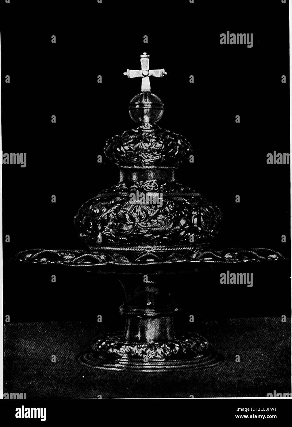 . Hierurgia anglicana; documenti ed estratti illustrativi del cerimoniale della chiesa anglicana dopo la riforma. Lo ha spinto così bene, anche da testimoni di Smarts, thatMR. Glover, uno degli avvocati di Smarts, gli disse apertamente presso la sede della Camera dei Lord, che si vergognava di lui, e non poteva in coscienza supplire per lui più.dopodiché la Camera dei Lord licenziò il Dottore, e non gli mandò mai più per. Per quanto riguarda le particolarità dell'accusa contro di lui, la tavola di comunione, che vi è stata citata, è stata istituita dal Decano e dal Capitolo, il Sig.Smart stesso essendo a quel tempo uno di loro Foto Stock