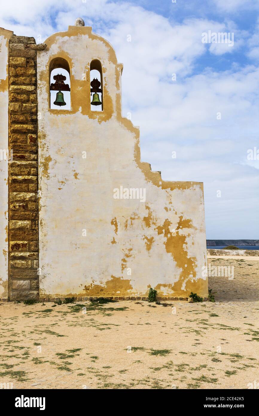 Chiesa cattolica sulla spiaggia dell'Oceano Atlantico Foto Stock