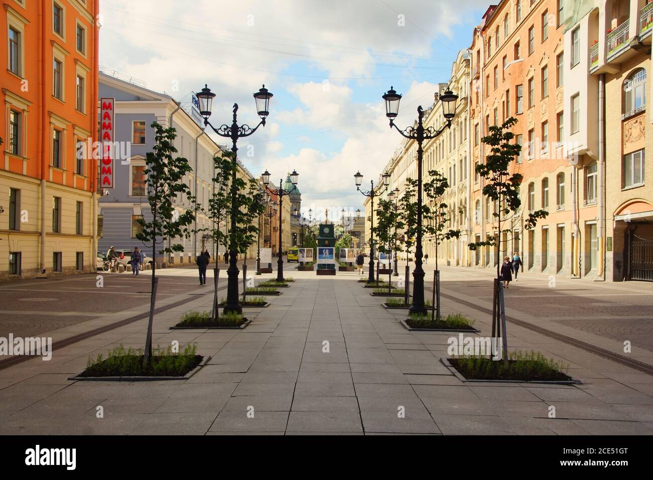 Giornata estiva e interessante escursione in città Foto Stock