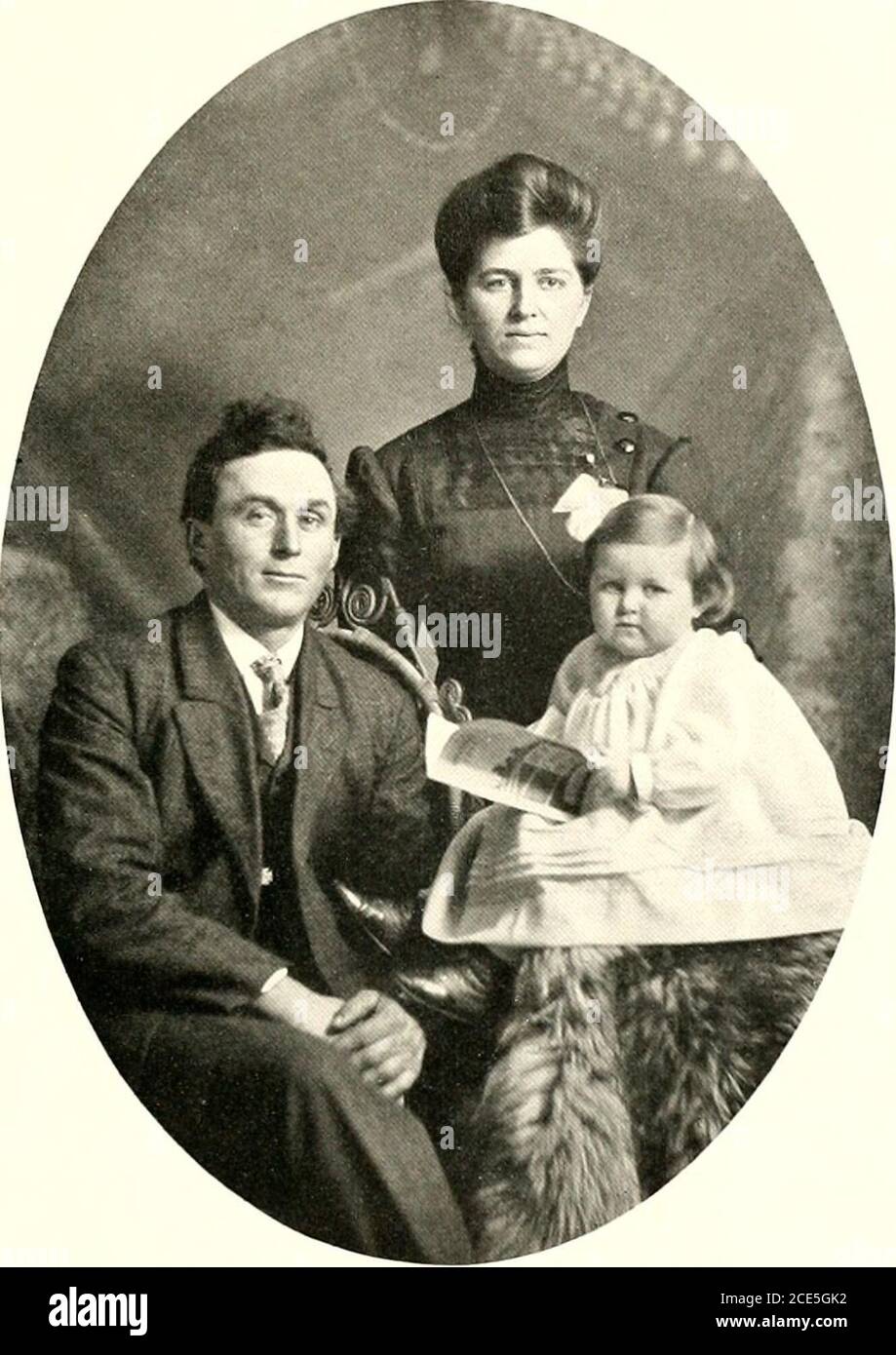 . Una storia standard della Williams County, Ohio; un'autentica narrazione del passato, con particolare attenzione all'era moderna nello sviluppo commerciale, industriale, educativo, civico e sociale; . 1892, e il sig. Weidnerha sposato la sig.ra Jennie A. Greek, di questa città, hanno una figlia: Andea, un laureato del Tri-state College, di Angola, Indiana, scuola di whotaught per quattro e mezzo termini. La seconda signora Weidnetè morta nel 1907, e il signor Weidner ha sposato Miss Grace Hostetter.MR Weidner ha quattro nipoti, nati da MR. E MR.Daso. Martin W. Varner.-Williams County è rapidamente tak Foto Stock