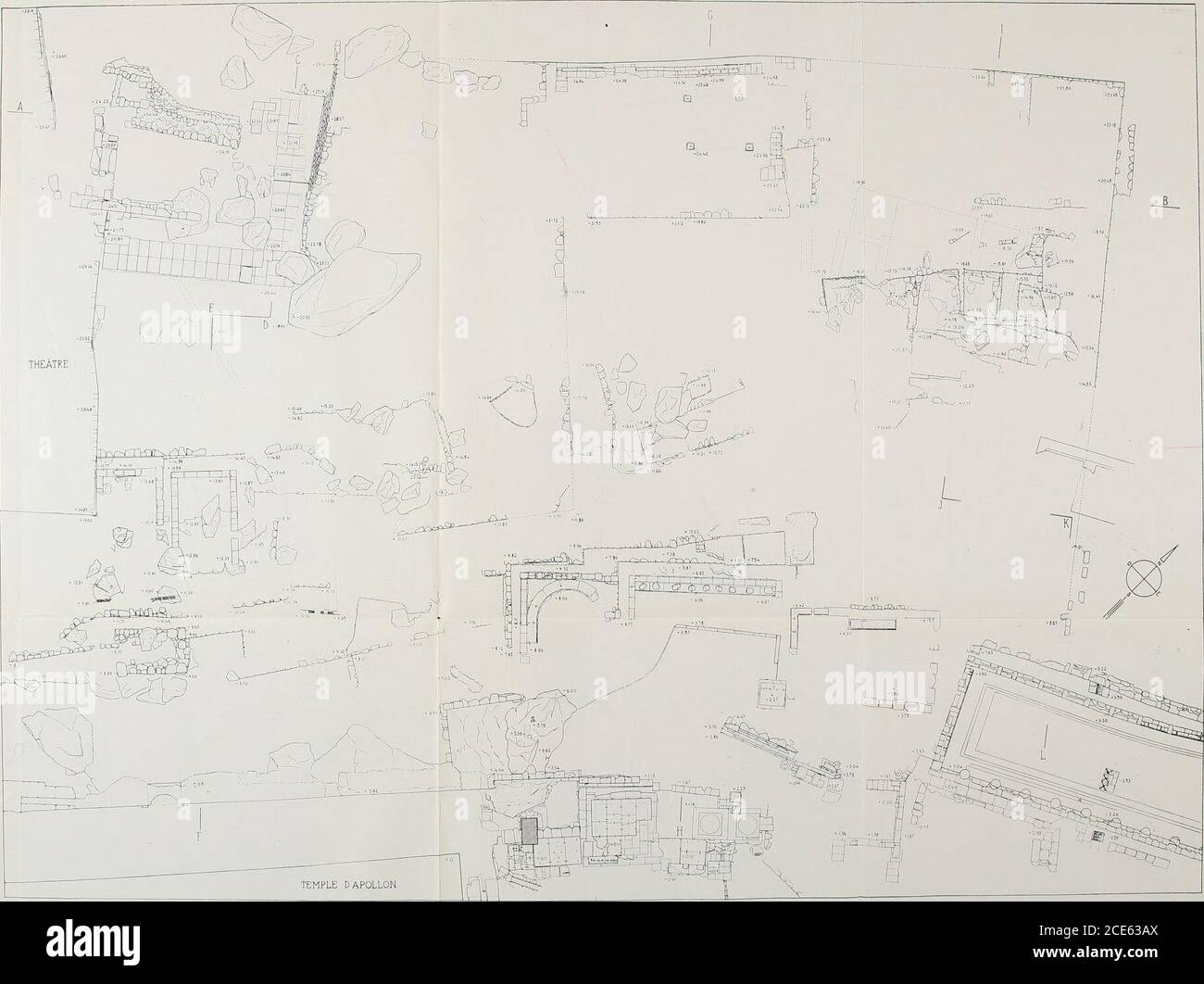 . Fouilles de Delphes . Delphes II : topographie et architecture. Région Nord. Piano 1.. 0 12 3 4 5 6 7 S 9 10 f> 12 13 14 f5 ib i? ff 19 20 21 22 23 24 25 26 2? 28 29 30 31 J2 33 M 35 36 Jf Jf 39 40 u 42 û) •// è 49 Mll 1. État de la région Nord. /^ ( 2 GEN 5 1951 J M^/7Y0M0^ ûé Delphes II : topographie et architecture. Région Nord. Piano 2. Soubassement en calcaire gris. Coupé AB Foto Stock