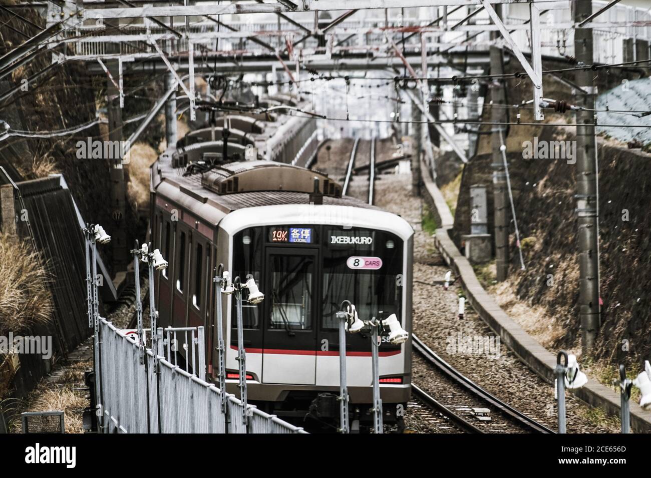 Treno della linea Tokyu Toyoko (Okurayama) Foto Stock
